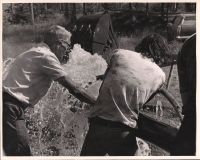 Handling gushing water