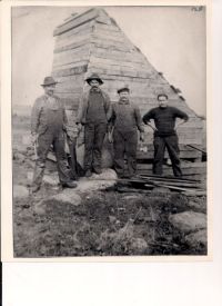 Workers at Money Pit 1909